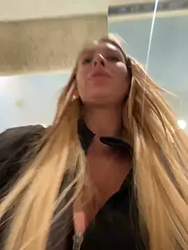 Snapshot of Sweet___Emily chatting on 03.10.25 Sweet   Emily online show from 03.10.25