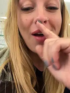 Snapshot of Sweet___Emily chatting on 03.12.25 Sweet   Emily online show from 03.12.25