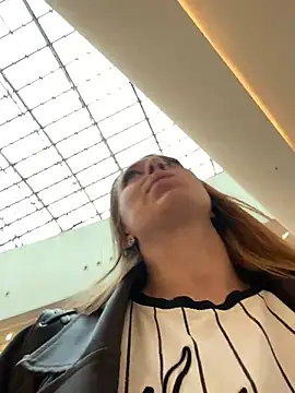 Snapshot of Sweet___Emily chatting on 10.13.25 Sweet   Emily online show from 10.13.25