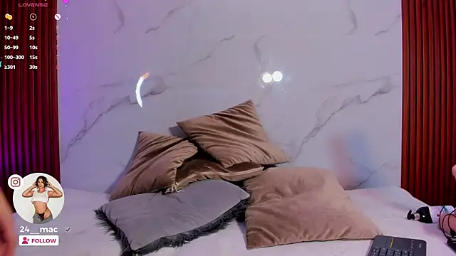 Snapshot of amelie_leigh chatting on 12.31.24 amelie leigh online show from 12.31.24