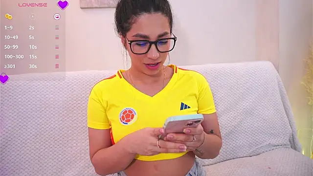 Snapshot of amelie_leigh chatting on 09.10.25 amelie leigh online show from 09.10.25