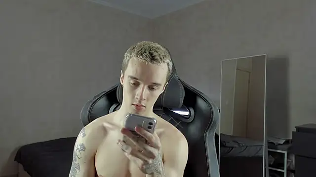 Snapshot of MasonWarholl chatting on 12.11.24 MasonWarholl online show from 12.11.24