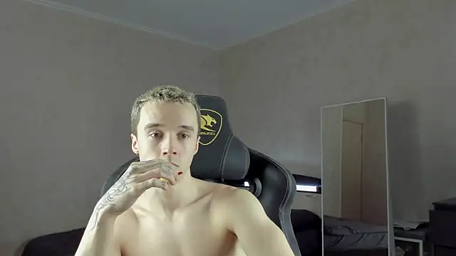 Snapshot of MasonWarholl chatting on 12.11.24 MasonWarholl online show from 12.11.24