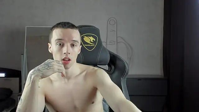 Snapshot of MasonWarholl chatting on 01.04.25 MasonWarholl online show from 01.04.25