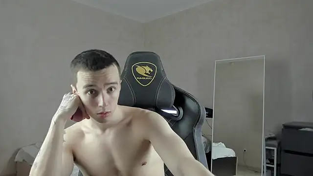 Snapshot of MasonWarholl chatting on 01.12.25 MasonWarholl online show from 01.12.25