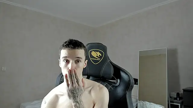 Snapshot of MasonWarholl chatting on 01.28.25 MasonWarholl online show from 01.28.25