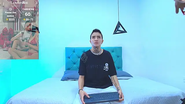 Tinny and Candy online show from 01.11.25