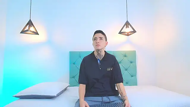 Tinny and Candy online show from 02.03.25