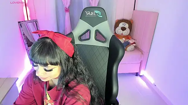 Snapshot of zoesullivan chatting on 02.18.25 zoesullivan online show from 02.18.25