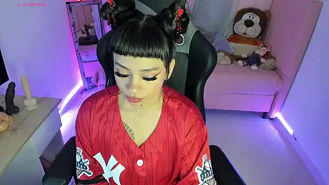 Snapshot of zoesullivan chatting on 02.21.25 zoesullivan online show from 02.21.25