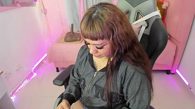 Snapshot of zoesullivan chatting on 09.20.25 zoesullivan online show from 09.20.25