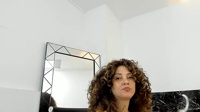 Snapshot of Juliabadlee chatting on 12.02.24 Juliabadlee online show from 12.02.24