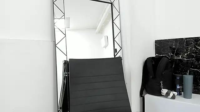 Snapshot of Juliabadlee chatting on 01.27.25 Juliabadlee online show from 01.27.25