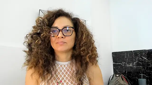 Snapshot of Juliabadlee chatting on 02.01.25 Juliabadlee online show from 02.01.25