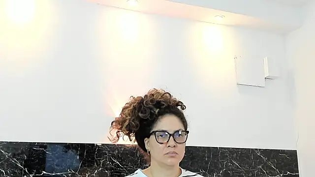 Snapshot of Juliabadlee chatting on 02.20.25 Juliabadlee online show from 02.20.25