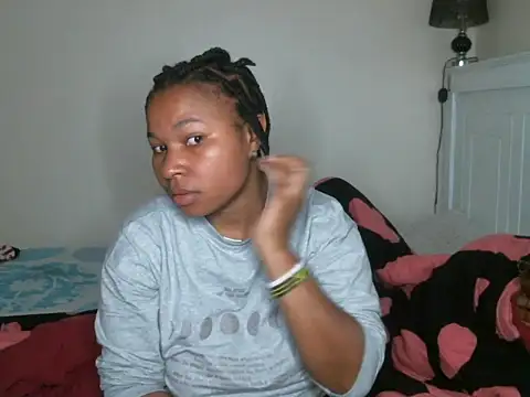 Snapshot of R-thequeen chatting on 12.02.24 R-thequeen online show from 12.02.24