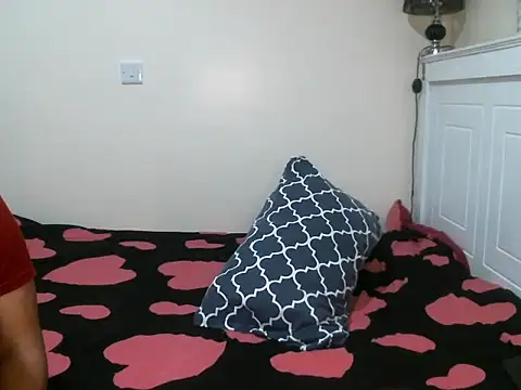 Snapshot of R-thequeen chatting on 12.04.24 R-thequeen online show from 12.04.24