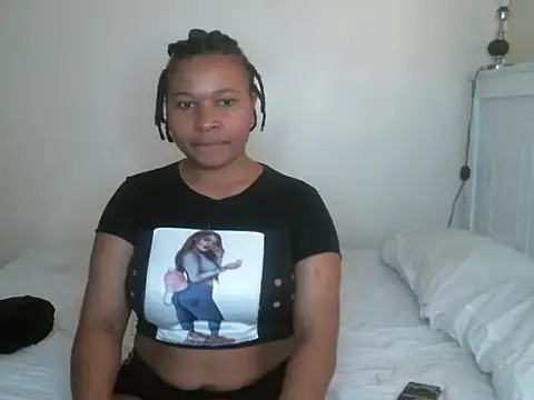 Snapshot of R-thequeen chatting on 12.09.24 R-thequeen online show from 12.09.24