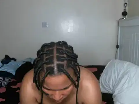 Snapshot of R-thequeen chatting on 12.10.24 R-thequeen online show from 12.10.24