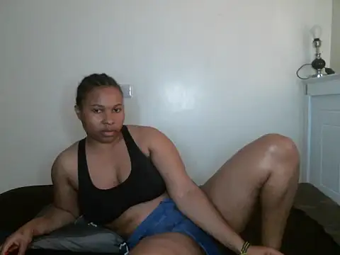 Snapshot of R-thequeen chatting on 01.04.25 R-thequeen online show from 01.04.25