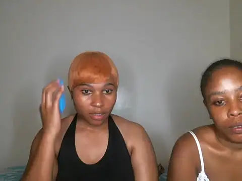 Snapshot of R-thequeen chatting on 02.13.25 R-thequeen online show from 02.13.25