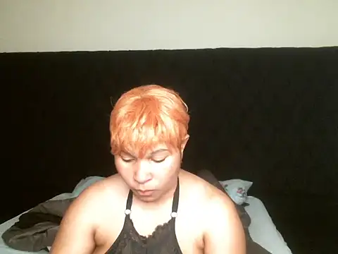 Snapshot of R-thequeen chatting on 10.03.25 R-thequeen online show from 10.03.25