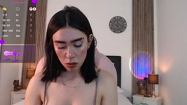 Snapshot of Julieta_De_Los_Angeles chatting on 12.27.24 Julieta De Los Angeles online show from 12.27.24