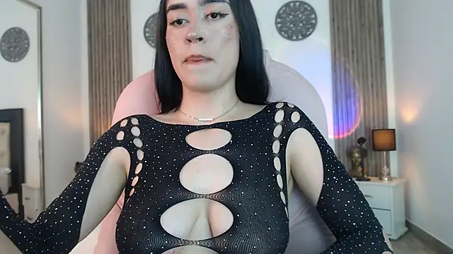 Snapshot of Julieta_De_Los_Angeles chatting on 12.31.24 Julieta De Los Angeles online show from 12.31.24