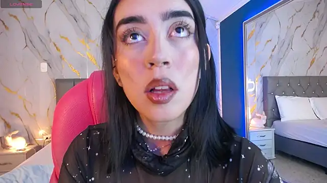 Snapshot of Julieta_De_Los_Angeles chatting on 01.11.25 Julieta De Los Angeles online show from 01.11.25