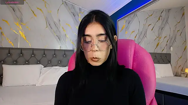 Snapshot of Julieta_De_Los_Angeles chatting on 02.04.25 Julieta De Los Angeles online show from 02.04.25