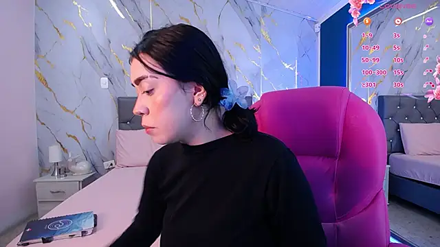 Snapshot of Julieta_De_Los_Angeles chatting on 02.20.25 Julieta De Los Angeles online show from 02.20.25