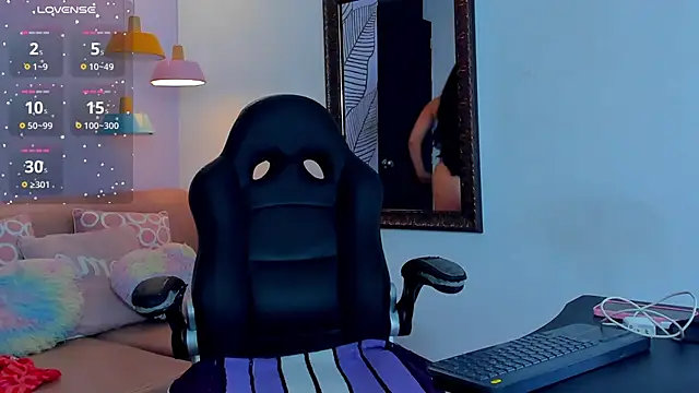 Snapshot of BarbaraKnox_ chatting on 02.05.25 BarbaraKnox online show from 02.05.25