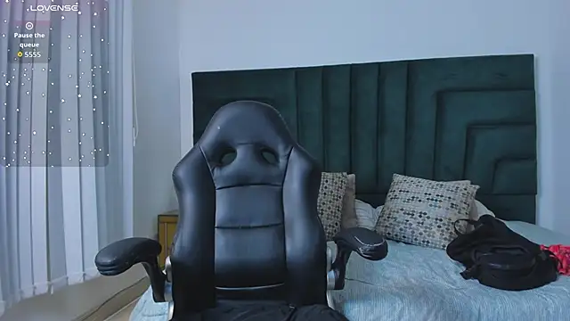 Snapshot of BarbaraKnox_ chatting on 09.26.25 BarbaraKnox online show from 09.26.25