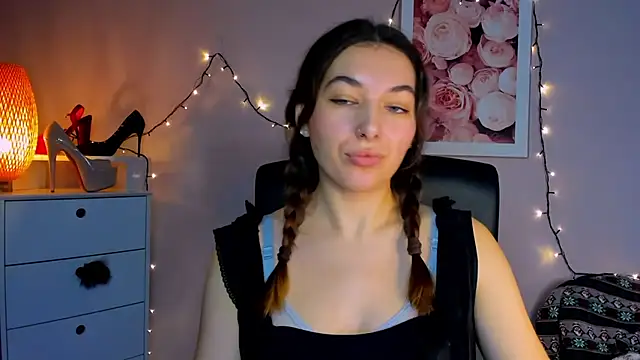 Snapshot of Meagn_Extasy chatting on 12.12.24 Meagn Extasy online show from 12.12.24