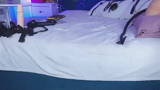 Snapshot of SindelDark chatting on 12.14.24 SindelDark online show from 12.14.24