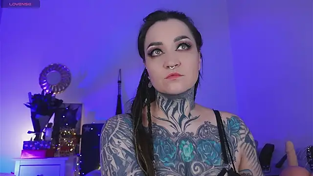 Snapshot of SindelDark chatting on 12.23.24 SindelDark online show from 12.23.24