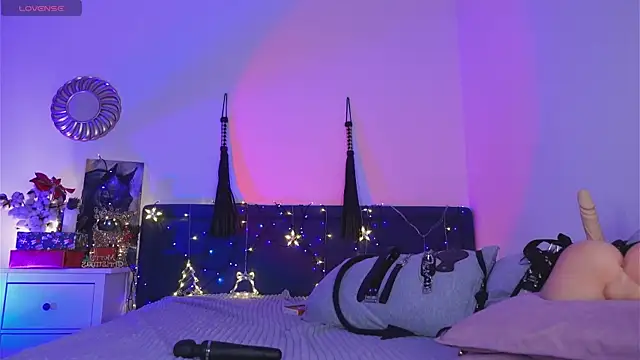 Snapshot of SindelDark chatting on 12.27.24 SindelDark online show from 12.27.24