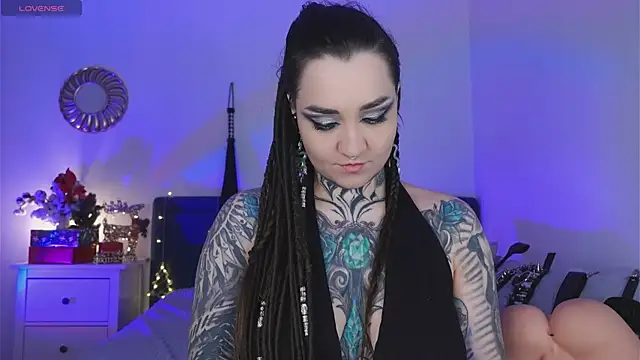 Snapshot of SindelDark chatting on 01.08.25 SindelDark online show from 01.08.25