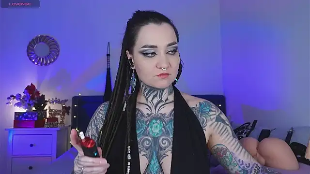 Snapshot of SindelDark chatting on 01.08.25 SindelDark online show from 01.08.25