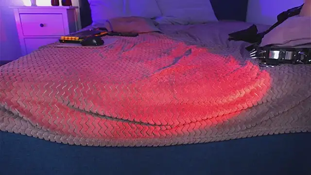 Snapshot of SindelDark chatting on 01.25.25 SindelDark online show from 01.25.25