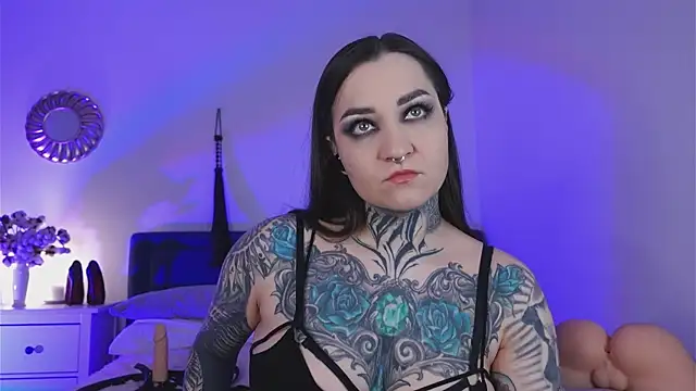 Snapshot of SindelDark chatting on 02.05.25 SindelDark online show from 02.05.25