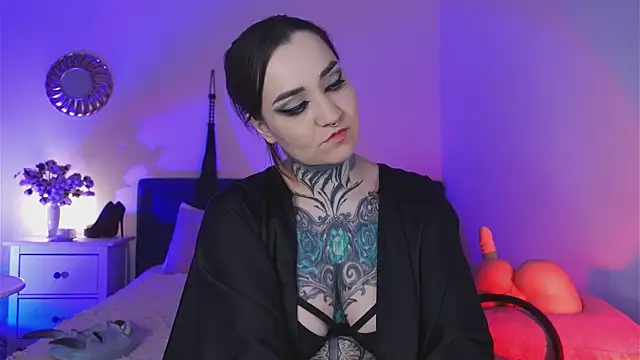 Snapshot of SindelDark chatting on 02.07.25 SindelDark online show from 02.07.25