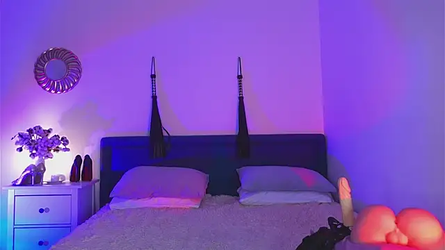 Snapshot of SindelDark chatting on 02.10.25 SindelDark online show from 02.10.25