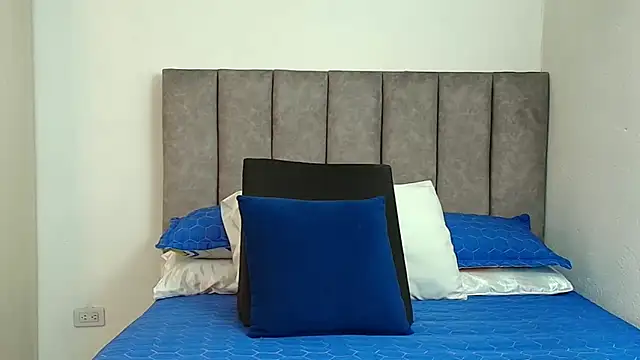 karina lewis  online show from 11.15.25