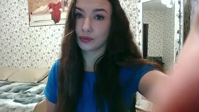 Snapshot of RosieRosa chatting on 09.28.25 RosieRosa online show from 09.28.25
