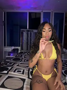 Snapshot of Lya-Kasandra chatting on 01.08.25 Lya-Kasandra online show from 01.08.25