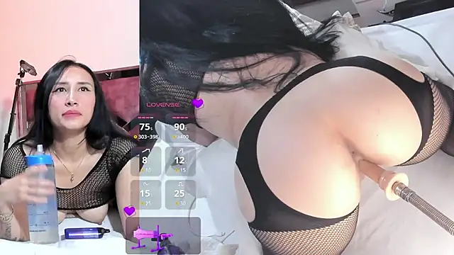 Snapshot of lili_moonn chatting on 10.02.25 lili moonn online show from 10.02.25