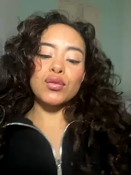 Snapshot of Marie_Rose chatting on 10.30.25 Marie Rose online show from 10.30.25