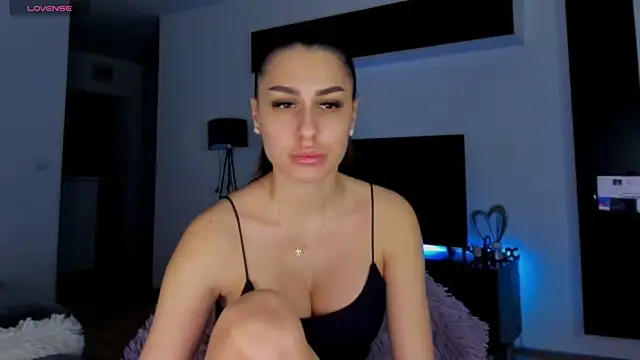 Snapshot of K_chic chatting on 02.09.25 K chic online show from 02.09.25