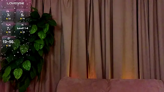 Snapshot of SusieMorris chatting on 02.20.25 SusieMorris online show from 02.20.25